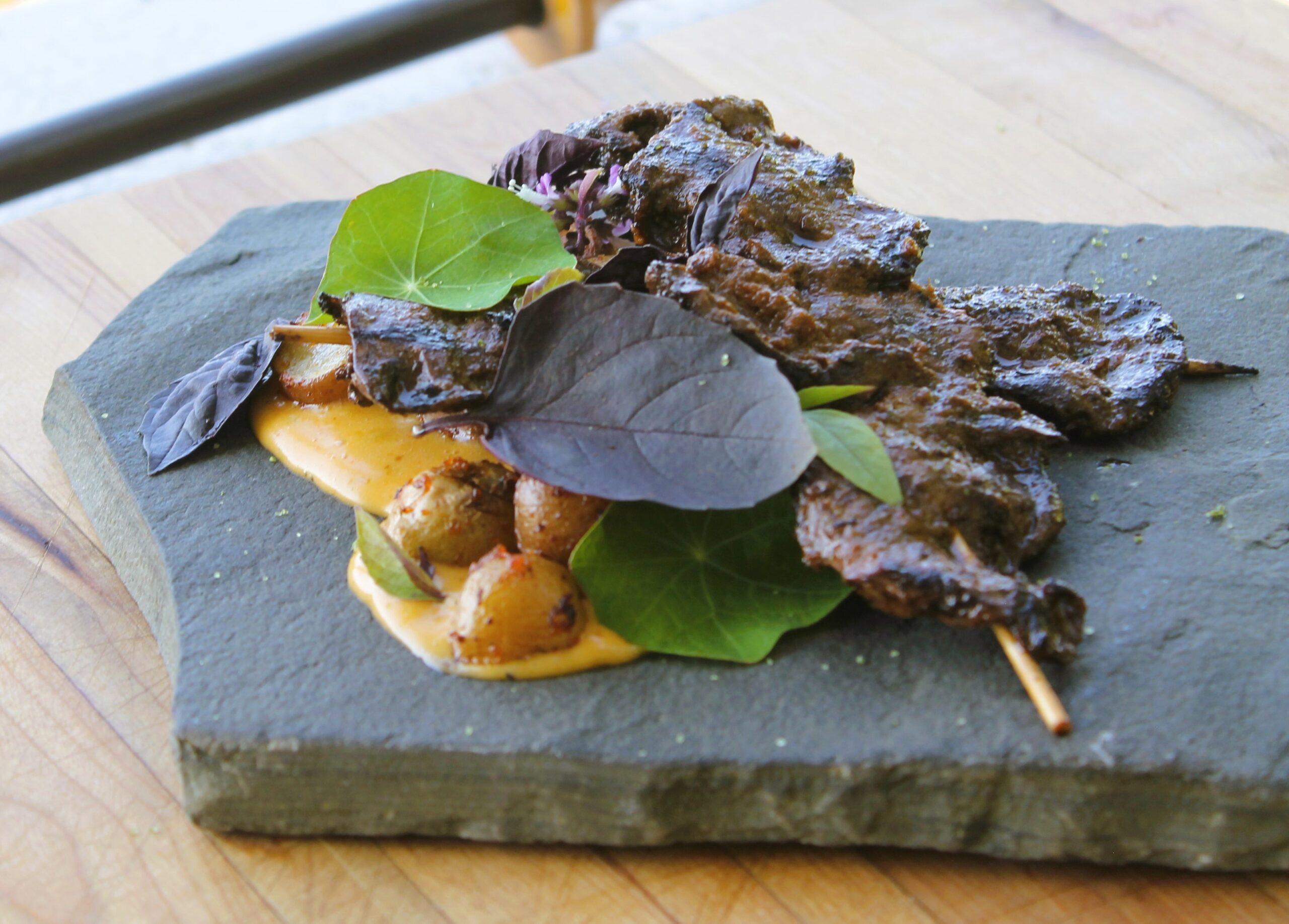 Cœurs d’agneau à la rhubarbe et cameline