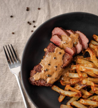Contrefilet de bœuf highland sauce au poivre et frites
