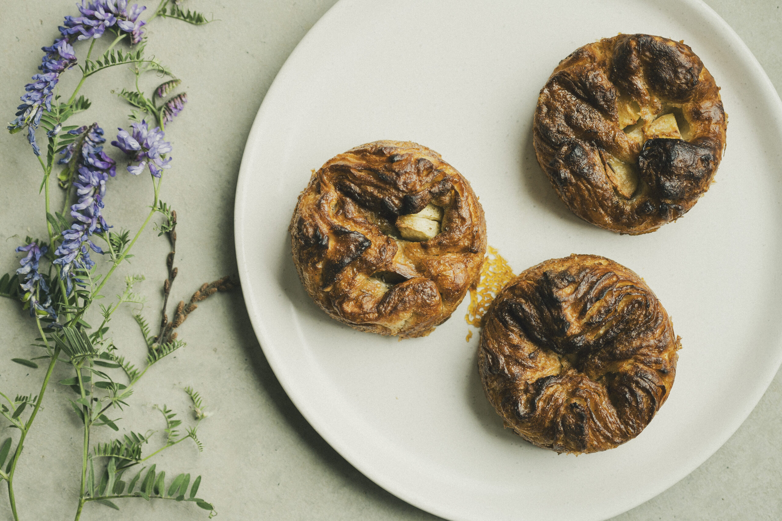 Kouign-amann pomme et comptonie voyageuse