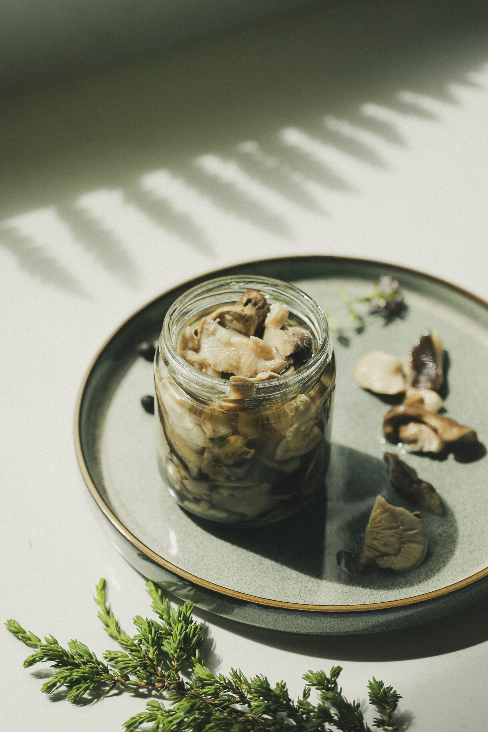 Shiitakes marinés au genévrier