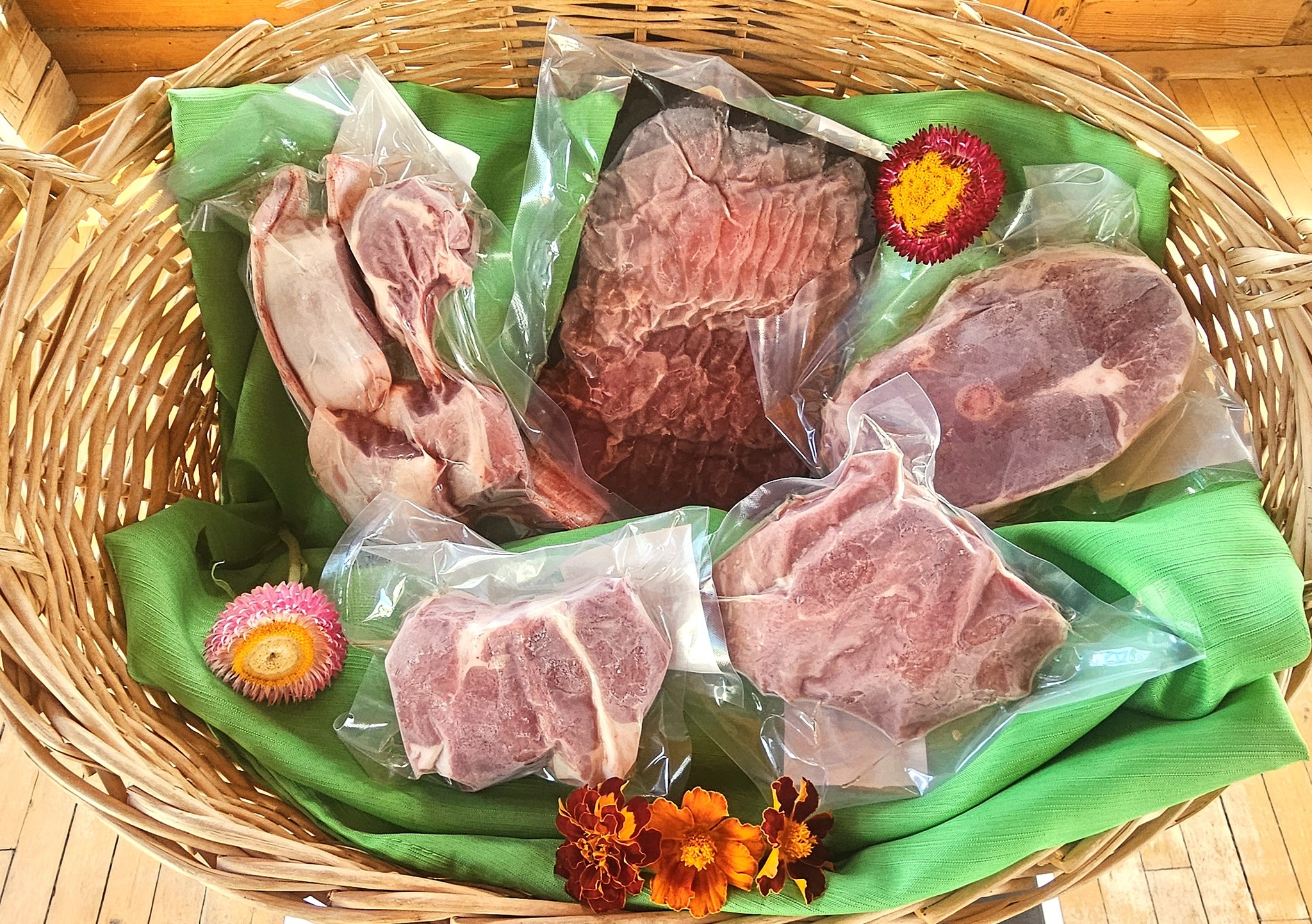 Coupes d&rsquo;agneau biologique variées