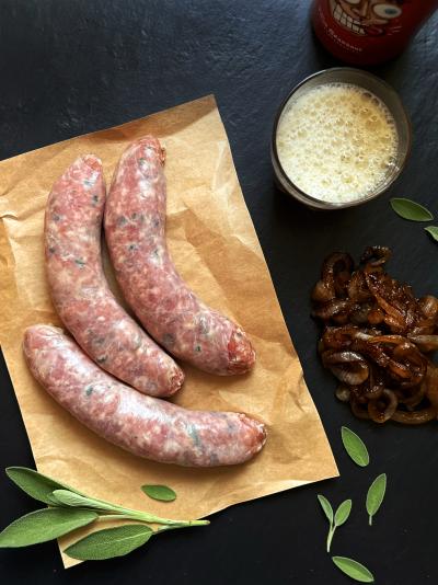 Saucisses à la bière et confit d’oignon